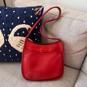 Red Vintage Coach Ergo 9047 - 1999